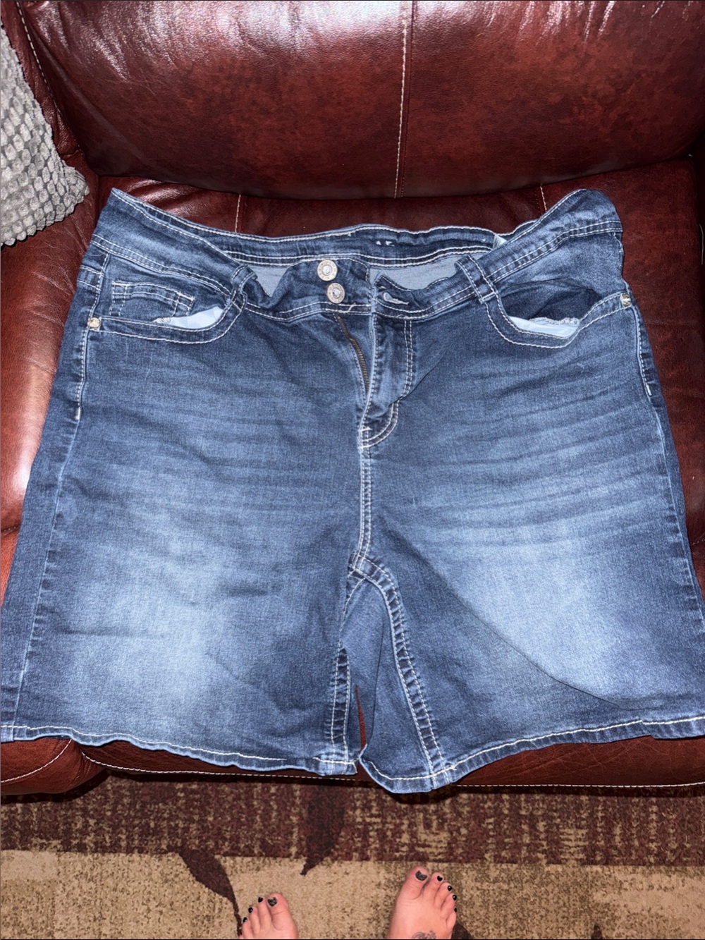 Women's plus size Classic Mid-Rise Dark Wash Denim Shorts